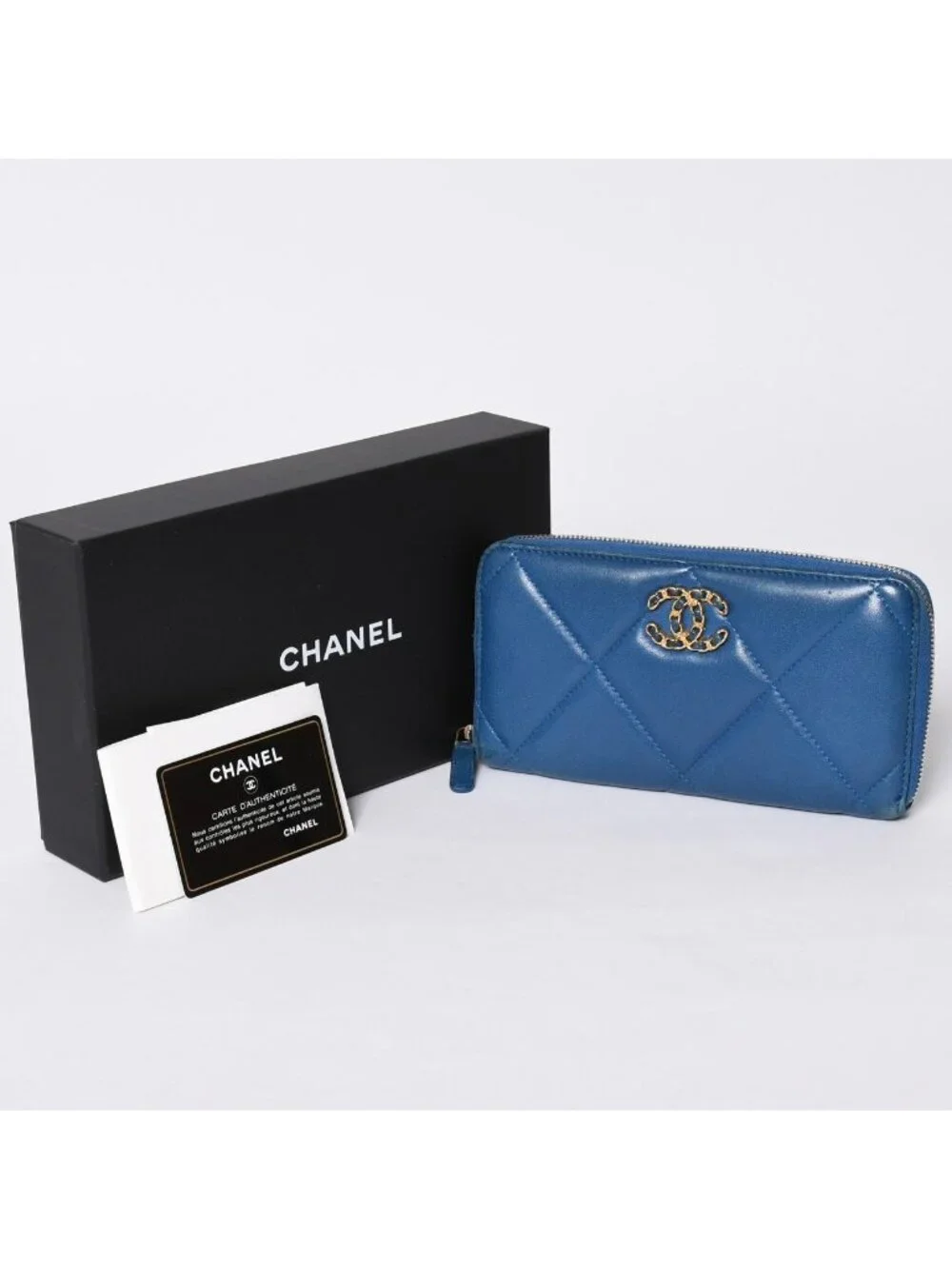 Chanel CC Logo Round Wallet Quilted Blue Leather Gold